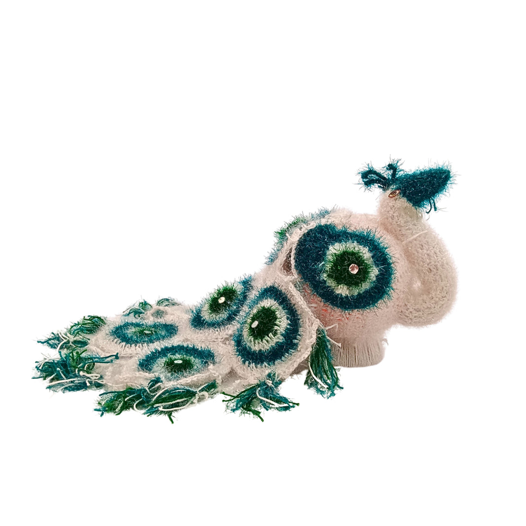 VAISHNAVI Woolen Peacock White, Made By Vaishnavi SHG, Pack Of 1 Piece