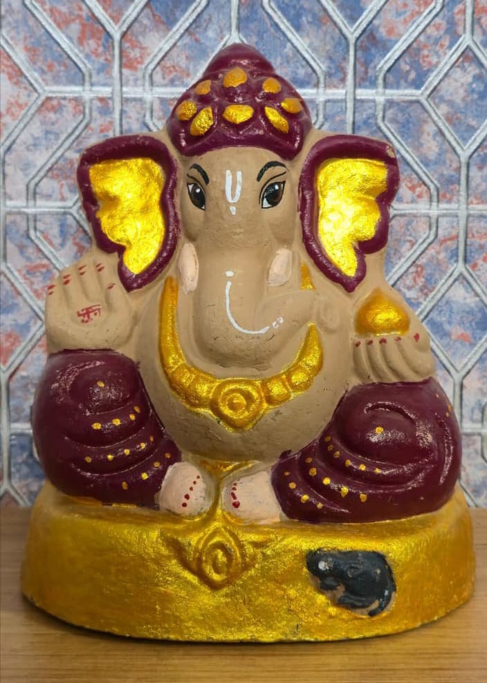 OM SAI SHG Gomai Eco-Friendly Shenacha Cow Dung Burgundy Golden Ganpati Statue 9 Inch Handcrafted Clay 100% Biodegradable Pack Of 1 Idol