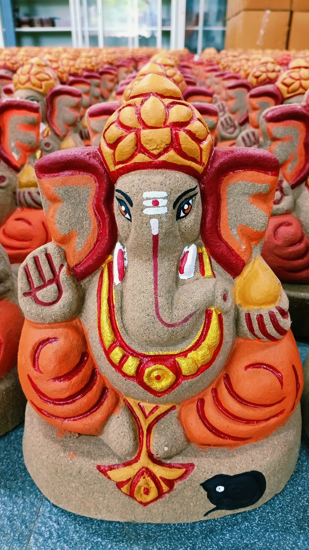 OM SAI SHG, Gomai Eco-Friendly Shenacha (CowDung) Ganpati Statue 9 Inch,Handcrafted, Clay & Cow Dung, 100% Biodegradable, Pack of 1